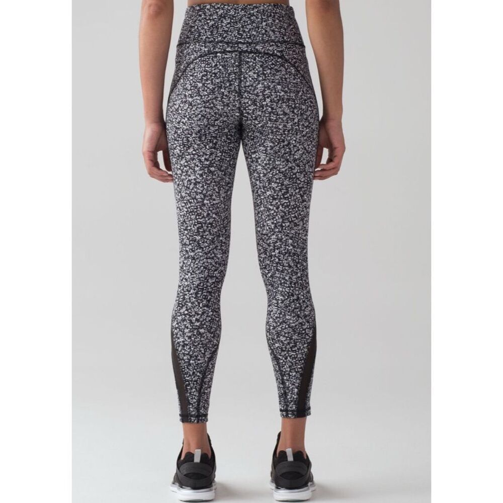 Lululemon Invigorate 7/8 Tights EUC - Picture 2 of 10